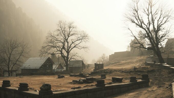 How to Avoid the Crowds at Popular Heritage Destinations