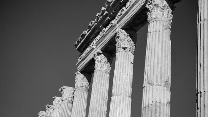 How to Capture Stunning Photos of Historical Landmarks